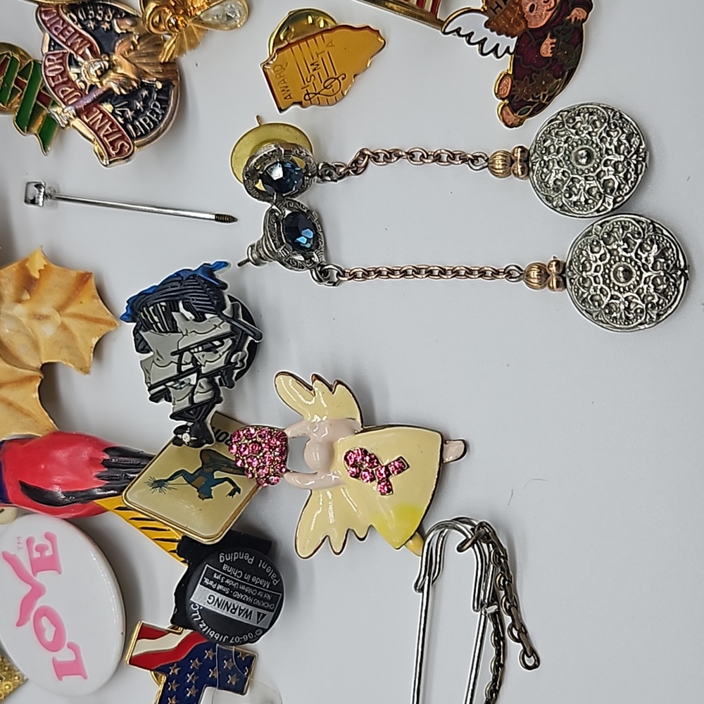 Lot of 74 pc costume jewelry assorted - Picture 12 of 17